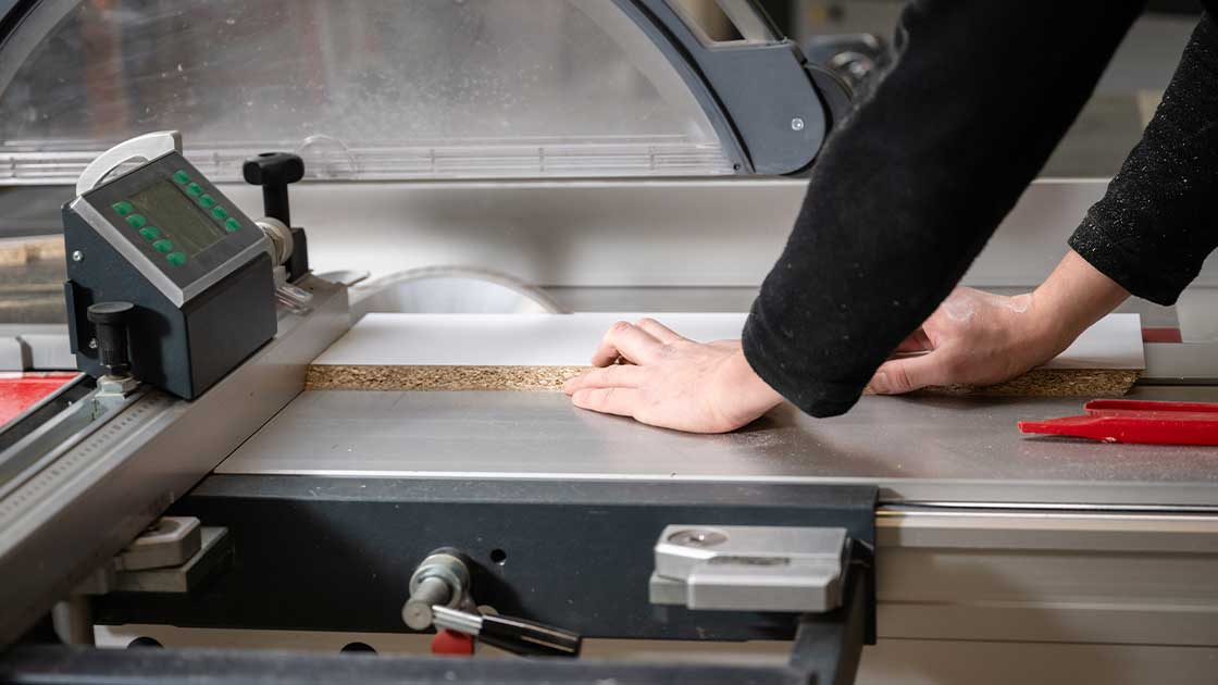 MA Messebau eigene Fertigung Nahaufnahme Zuschnitt Teaser schnell