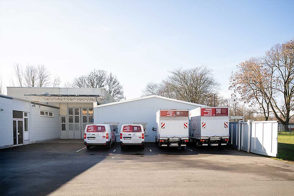 MA Messebau Unternehmenssitz in Düren mit Transportern
